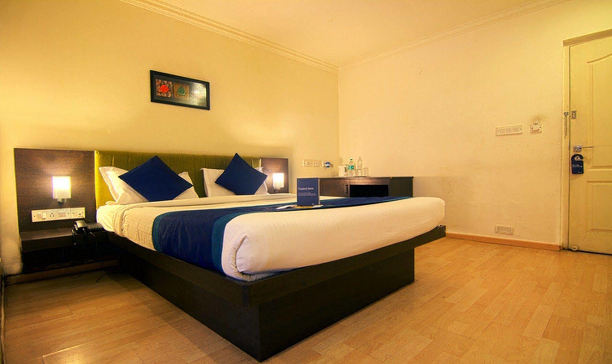 Fabhotel Indiranagar Bangalore Exterior photo